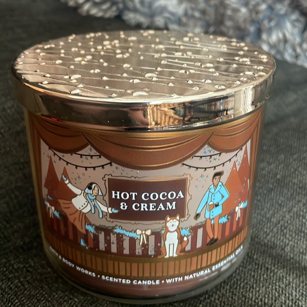 Bath & Body Works “Hot Cocoa & Cream” candle